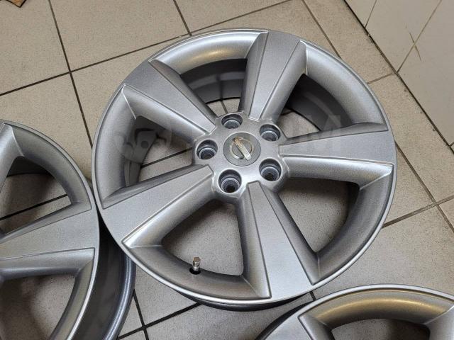 Красавцы Ниссан 17" (5*114.3) 7jj et+40 цо66.1мм