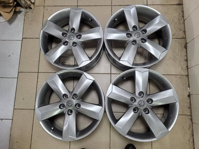Красавцы графит Nissan 17" (5*114.3) 6.5j et+40 цо66.1мм