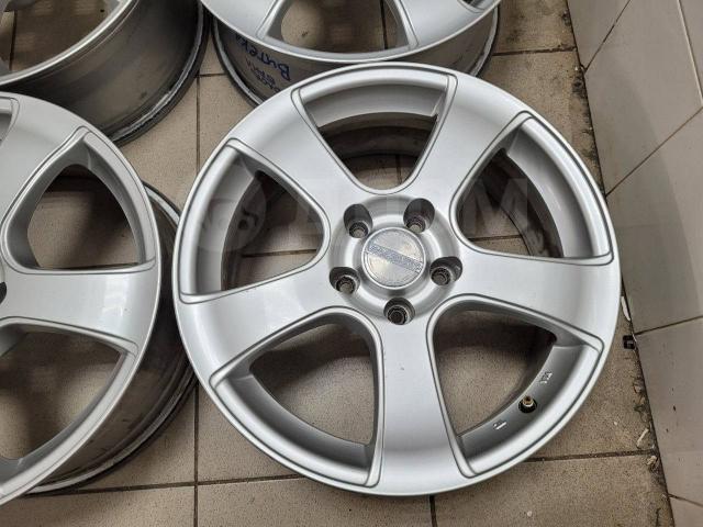 Красивые Bridgestone Violento 17" (5*114.3) 7j et+38 цо73.1мм