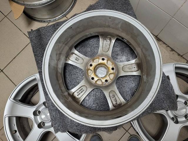 Красивые Bridgestone Violento 17" (5*114.3) 7j et+38 цо73.1мм