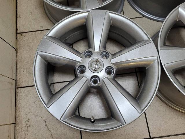 Красавцы Ниссан 17" (5*114.3) 7jj et+40 цо66.1мм