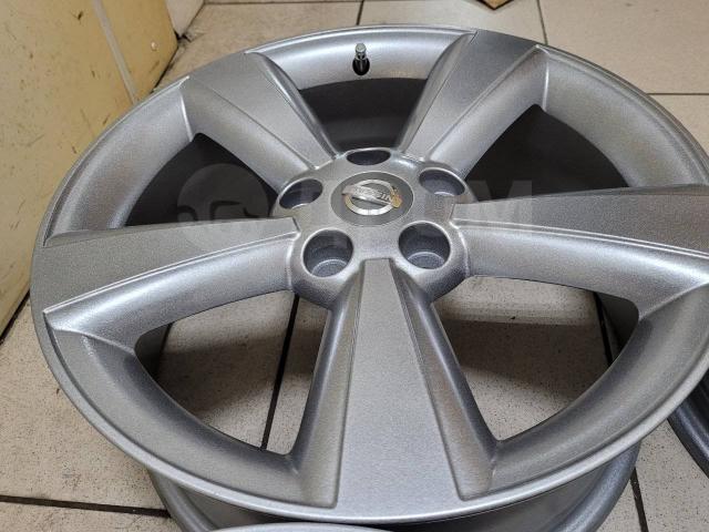 Красавцы Ниссан 17" (5*114.3) 7jj et+40 цо66.1мм