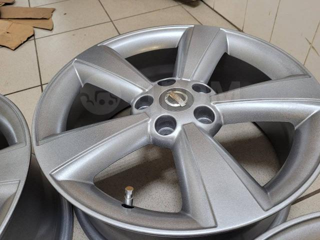 Красавцы Ниссан 17" (5*114.3) 7jj et+40 цо66.1мм