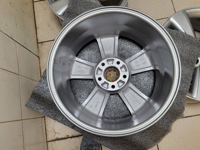 Красавцы Ниссан 17" (5*114.3) 7jj et+40 цо66.1мм