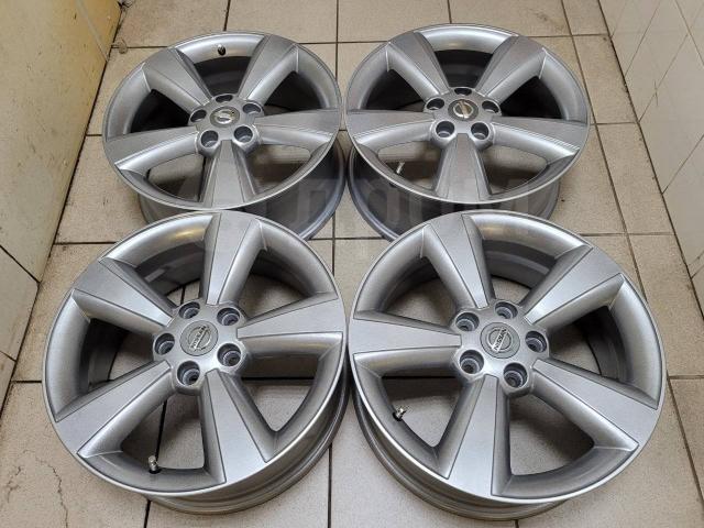 Красавцы Ниссан 17" (5*114.3) 7jj et+40 цо66.1мм